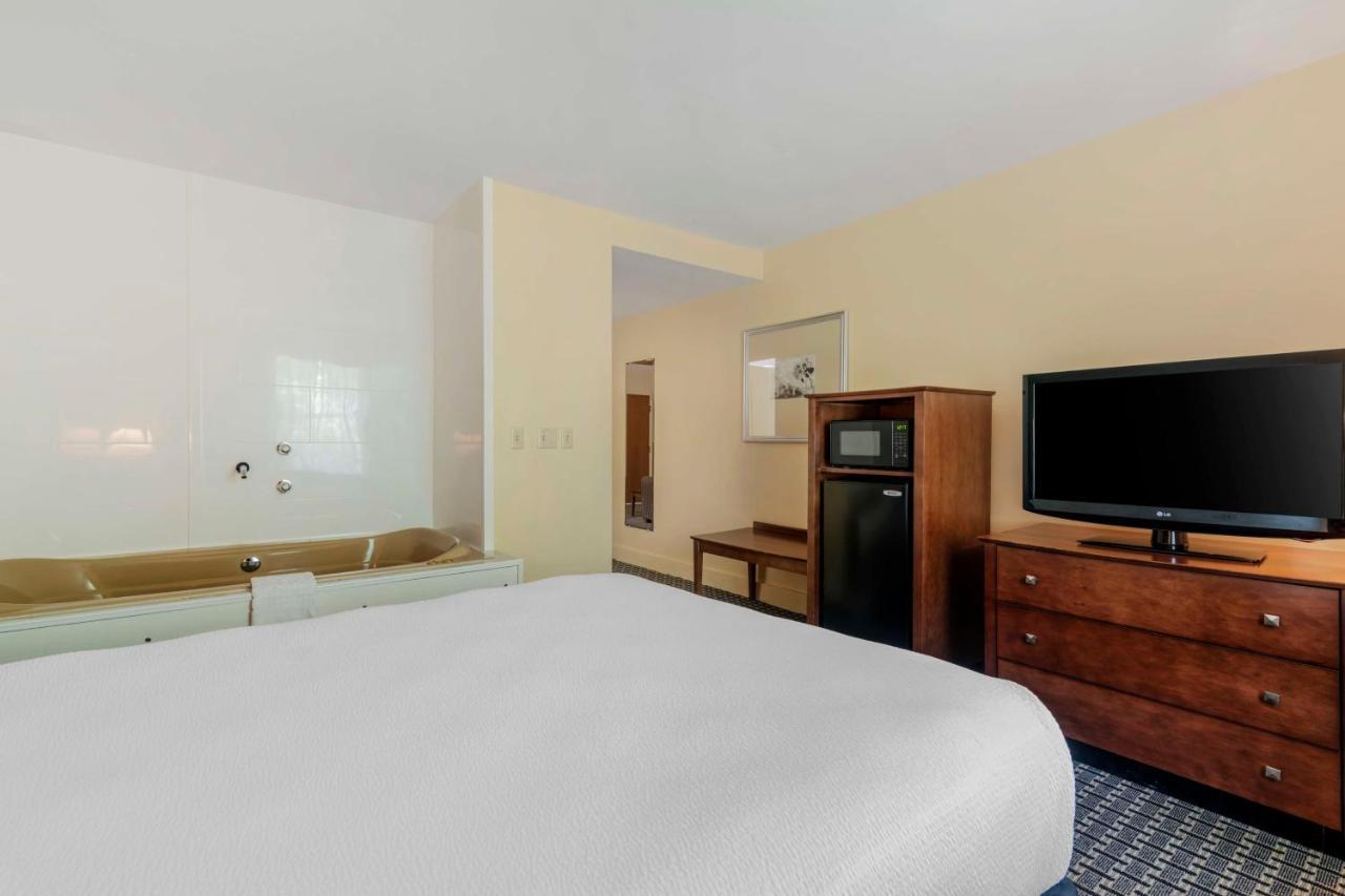 Best Western Plus Brunswick Bath Exterior photo