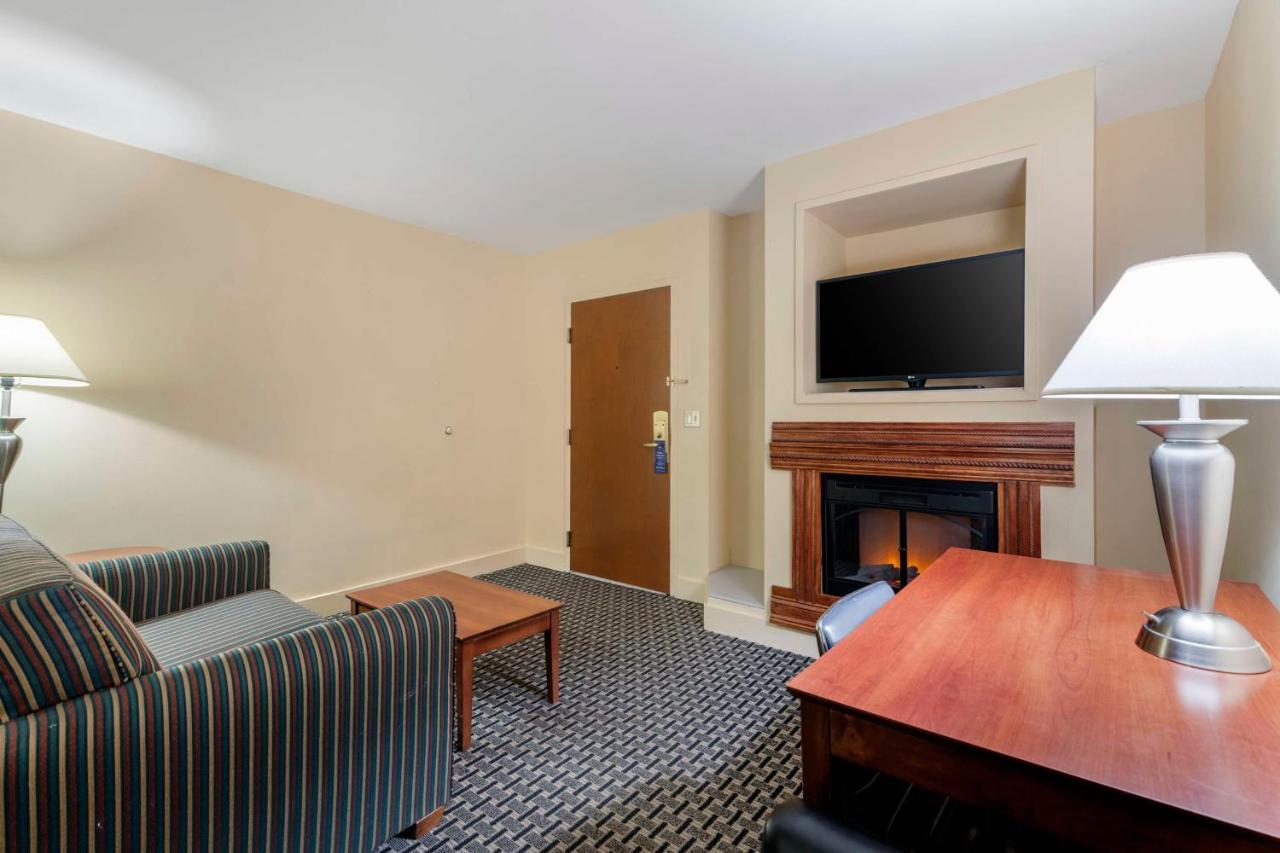 Best Western Plus Brunswick Bath Exterior photo