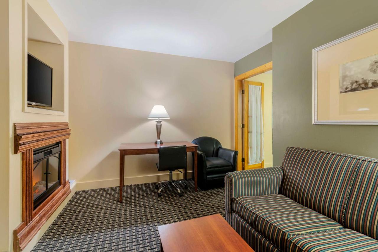Best Western Plus Brunswick Bath Exterior photo